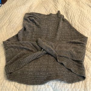 Barefoot dreams Shawl